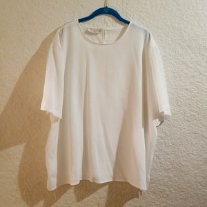 Off white, scoop neck, shirt sleeve shell top